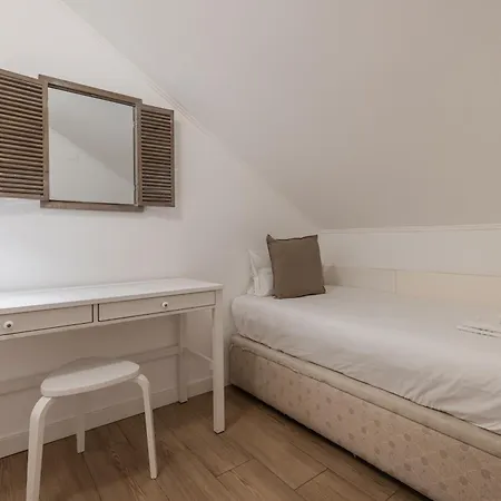 Cozy 2 Bedroom Retreat