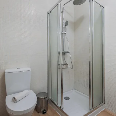 Cozy 2 Bedroom Retreat *