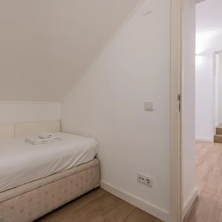 Cozy 2 Bedroom Retreat *