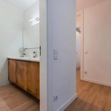 Cozy 2 Bedroom Retreat Apartment Lisbon